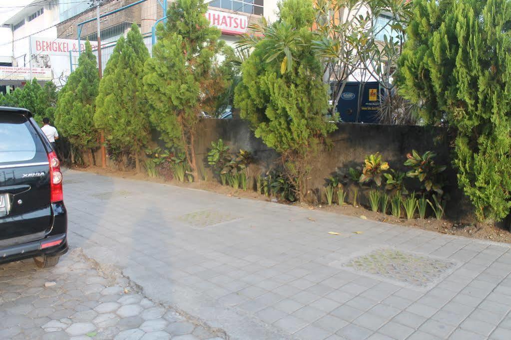 Hotel Warta Dua Denpasar Exteriör bild