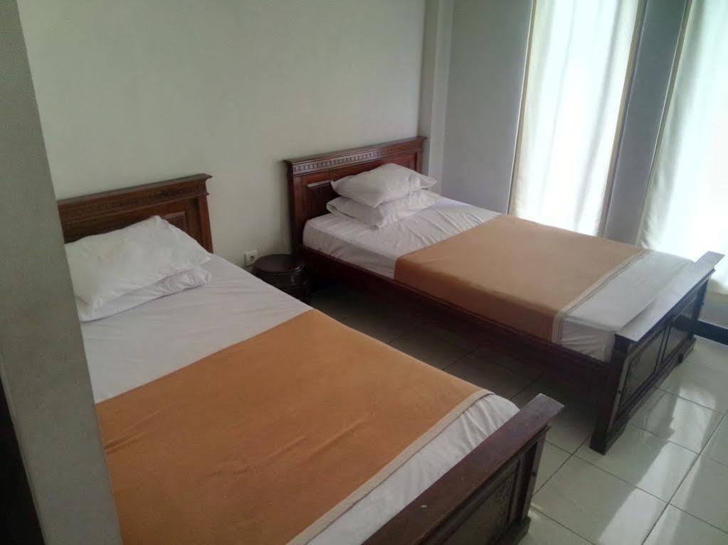 Hotel Warta Dua Denpasar Exteriör bild